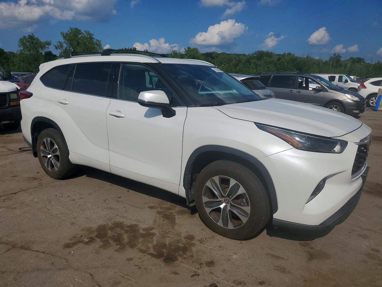 2022 TOYOTA HIGHLANDER XLE — снимка 4