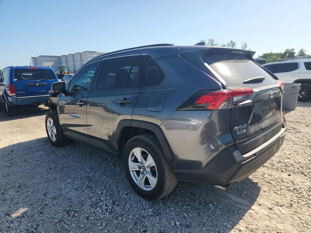 2020 TOYOTA RAV4 XLE — снимка 2
