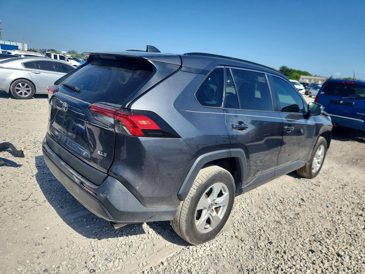 2020 TOYOTA RAV4 XLE — снимка 3