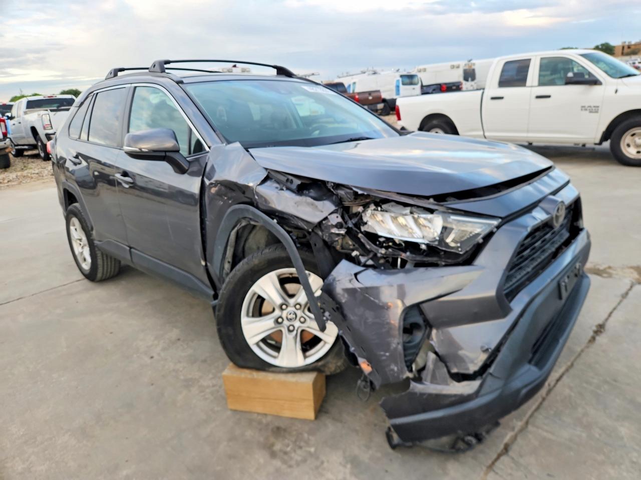 2021 TOYOTA RAV4 XLE — снимка 4