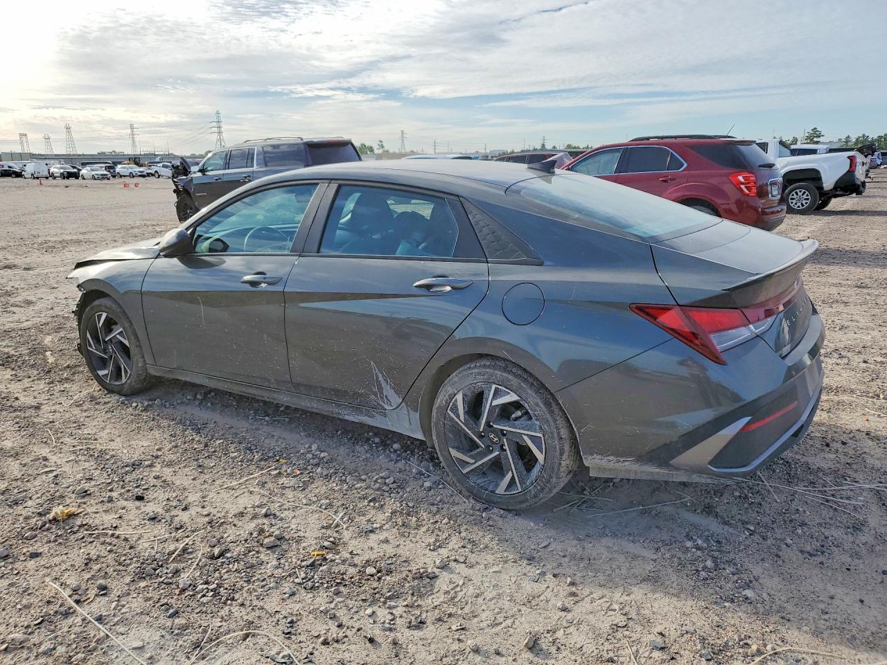 2025 HYUNDAI ELANTRA SEL SPORT — снимка 2