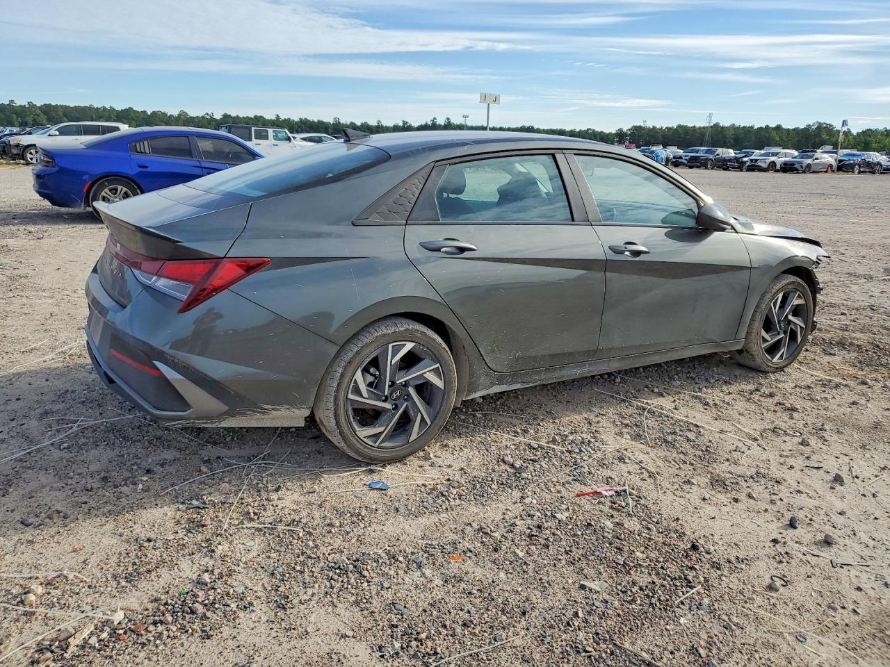 2025 HYUNDAI ELANTRA SEL SPORT — снимка 3