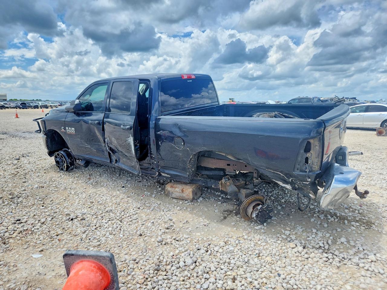 2016 RAM 2500 ST — снимка 2