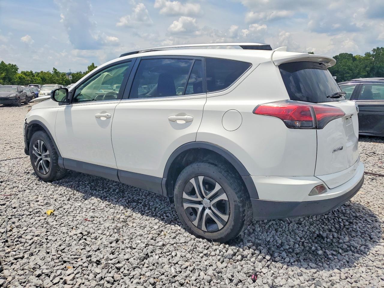 2017 TOYOTA RAV4 LE — снимка 2