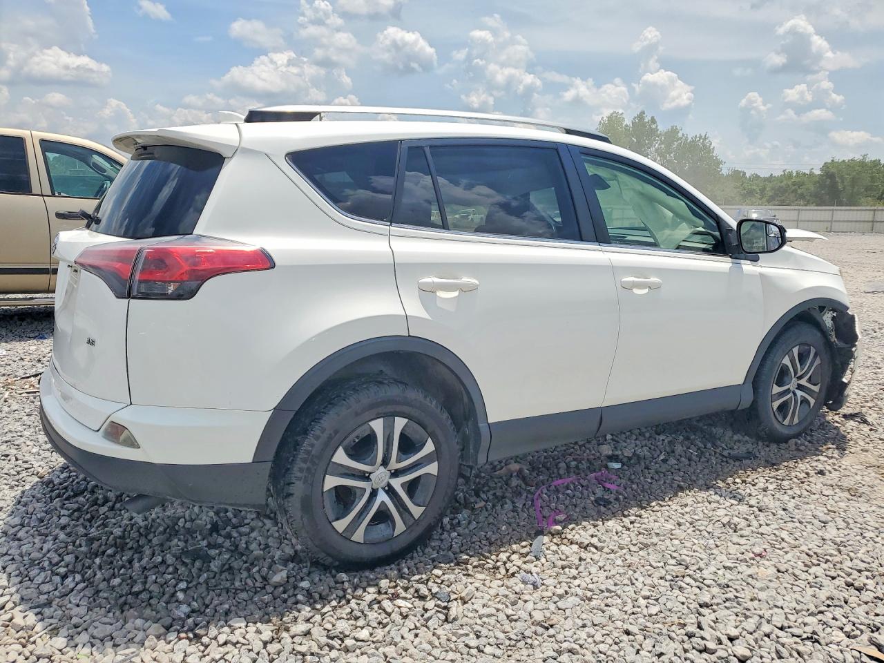 2017 TOYOTA RAV4 LE — снимка 3