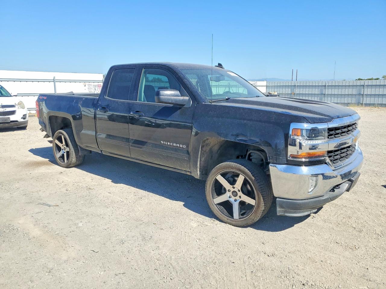 2017 CHEVROLET SILVERADO K1500 LT — снимка 4