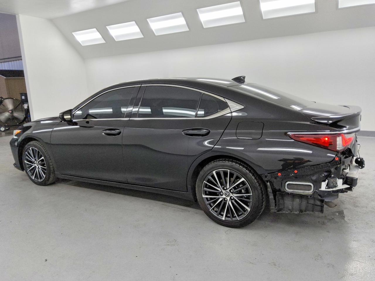 2025 LEXUS ES 300H BASE — снимка 2