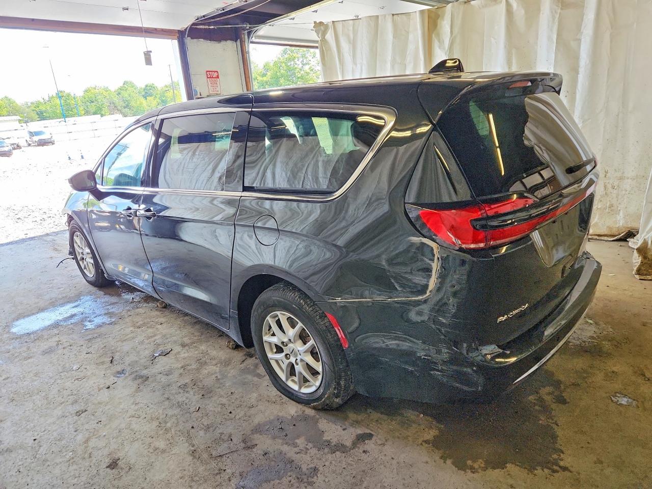 2023 CHRYSLER PACIFICA TOURING L — снимка 2
