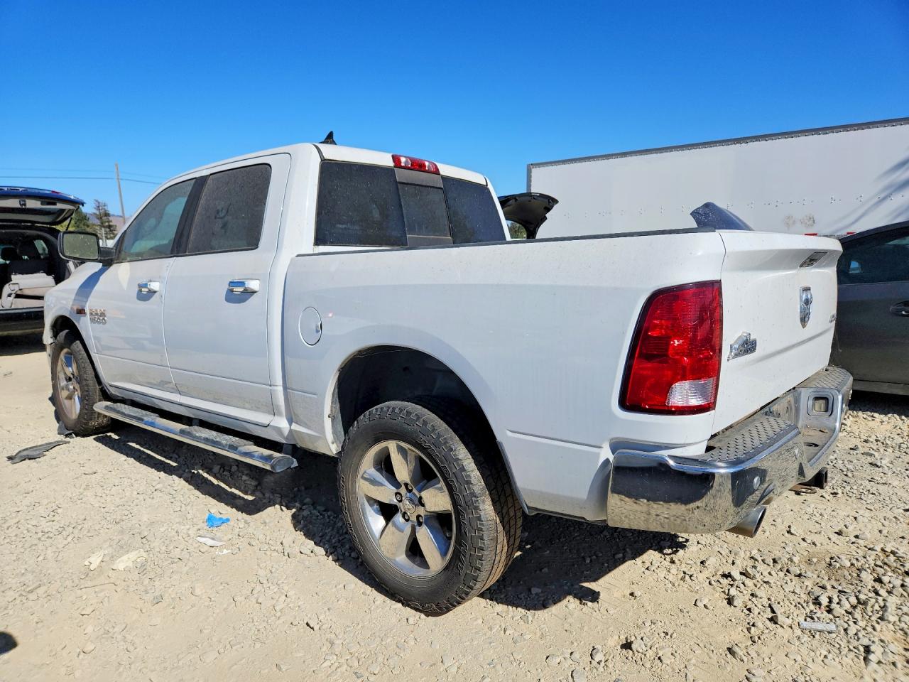 2017 RAM 1500 SLT — снимка 2