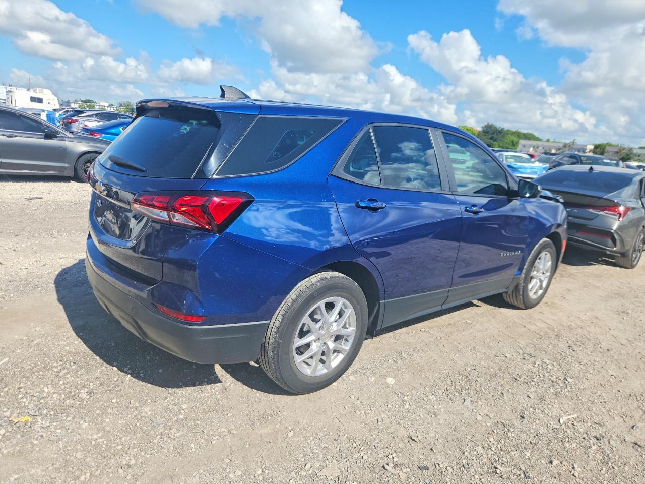 2023 CHEVROLET EQUINOX LS — снимка 3