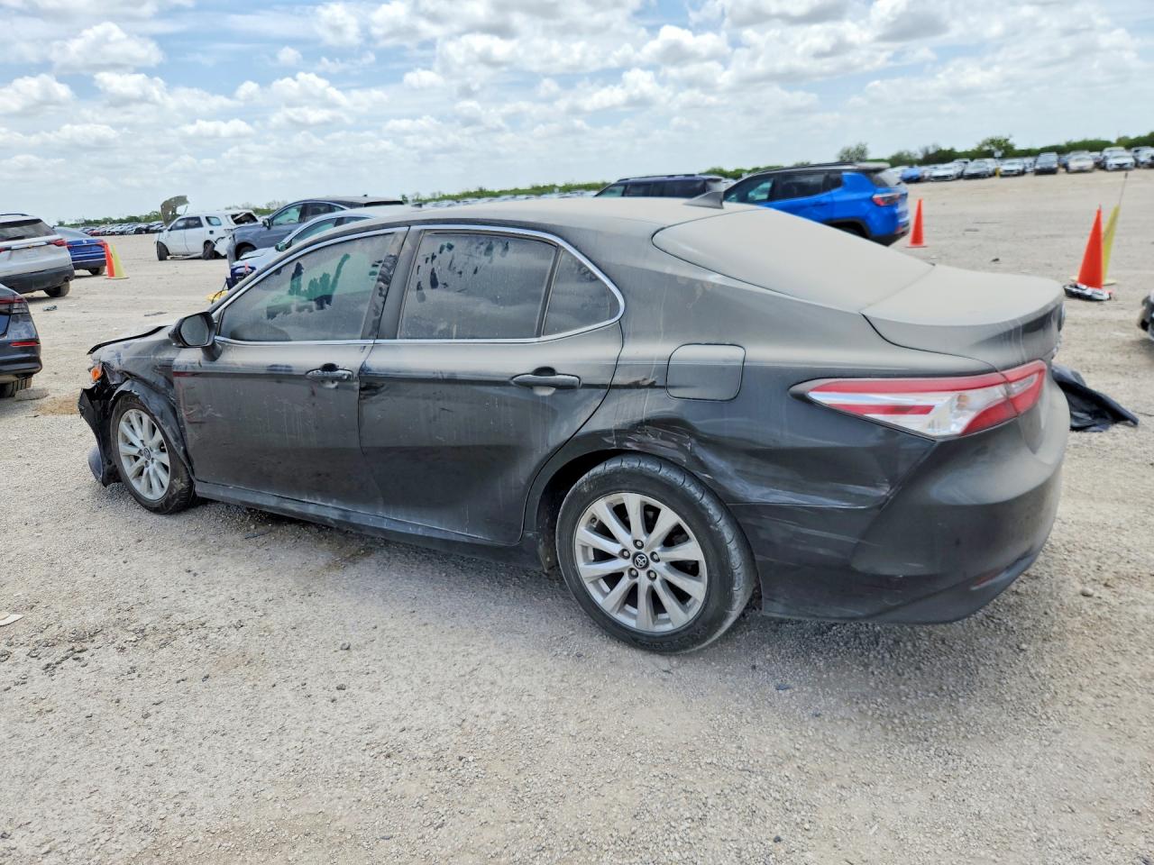 2019 TOYOTA CAMRY LE — снимка 2