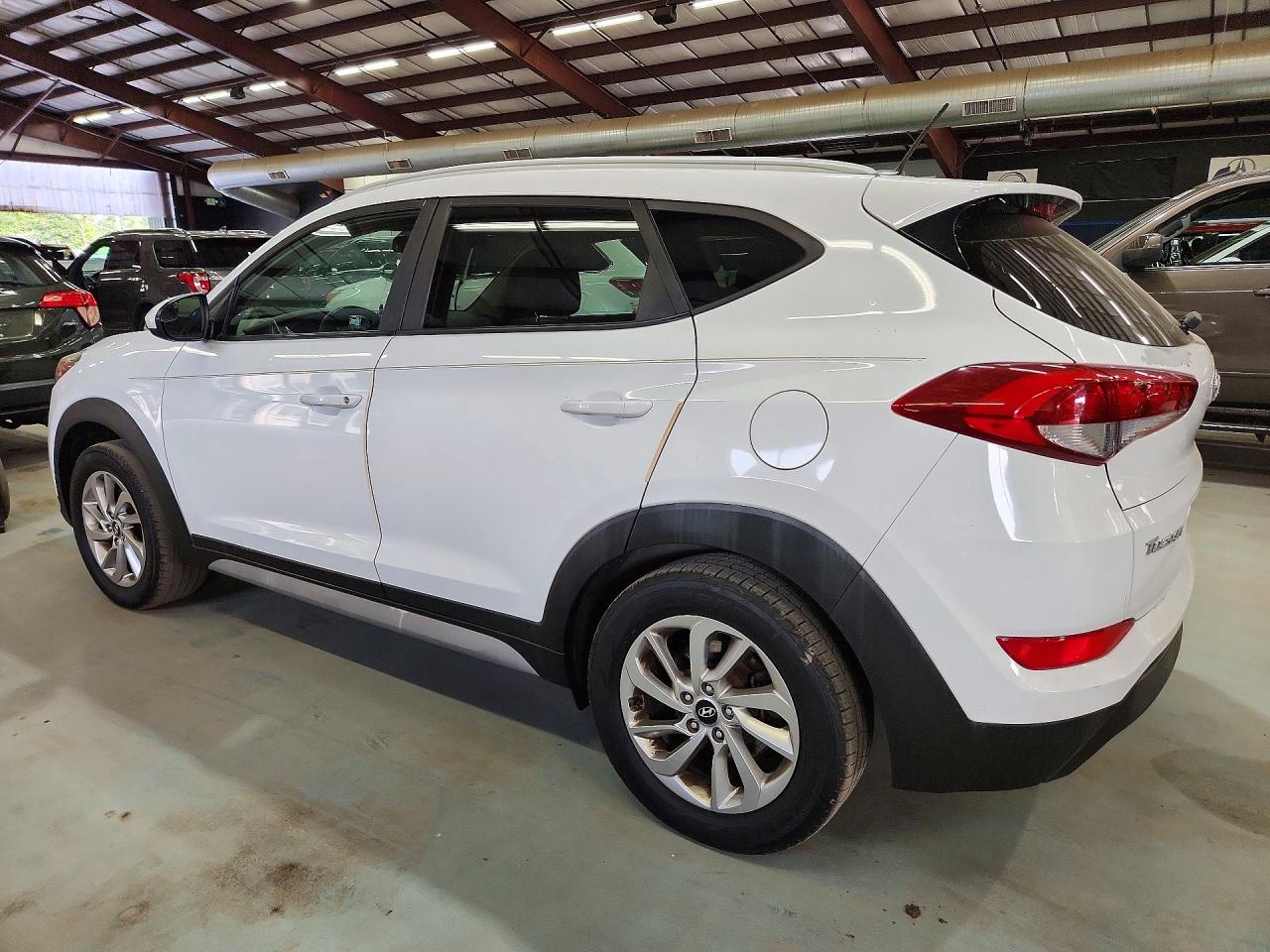 2017 HYUNDAI TUCSON SE — снимка 2