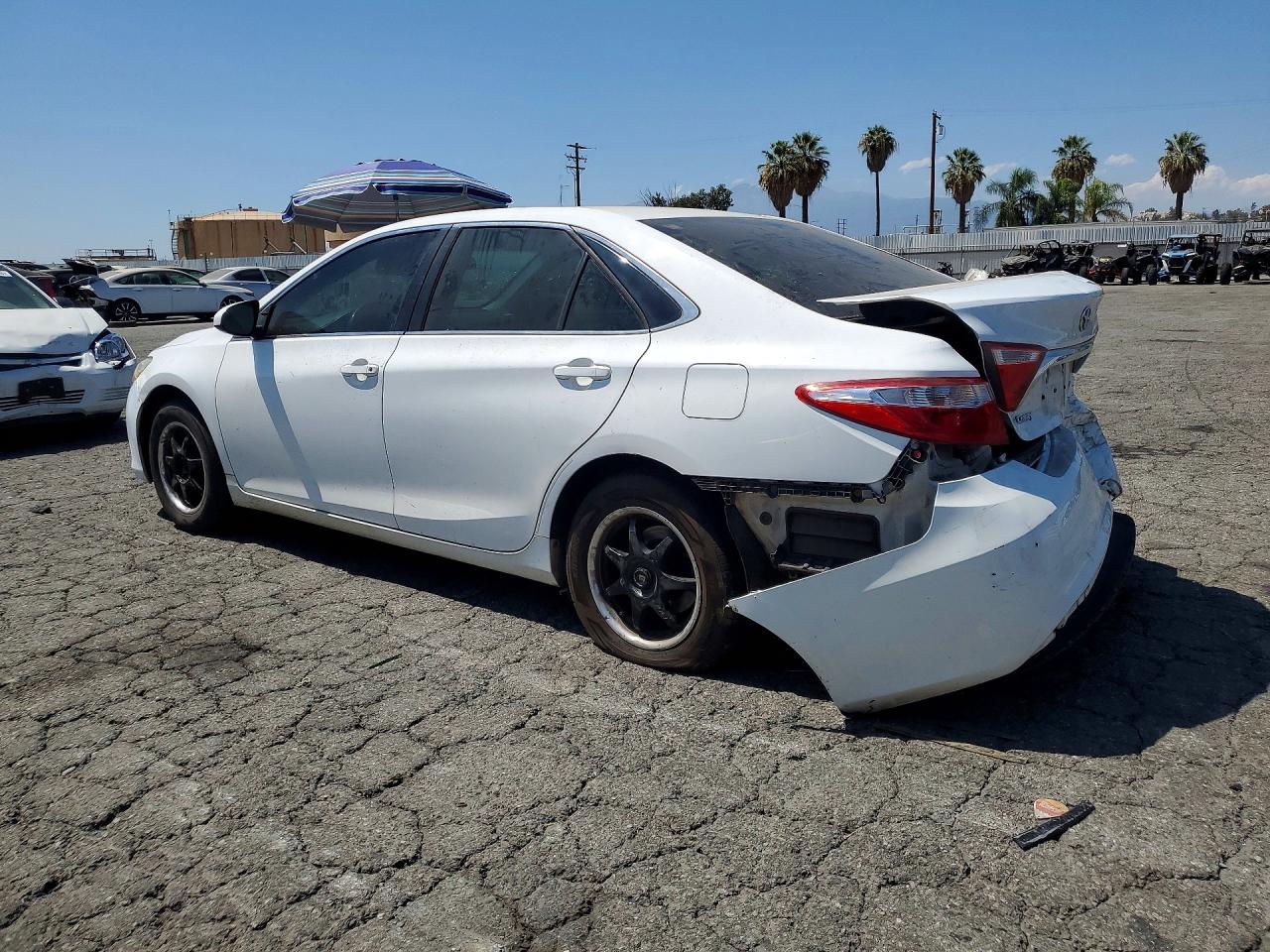 2015 TOYOTA CAMRY LE — снимка 2