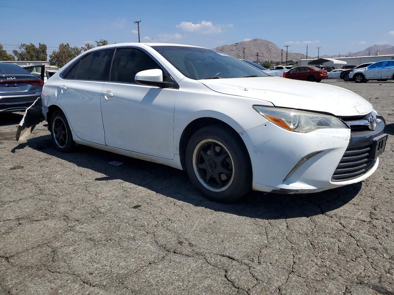 2015 TOYOTA CAMRY LE — снимка 4