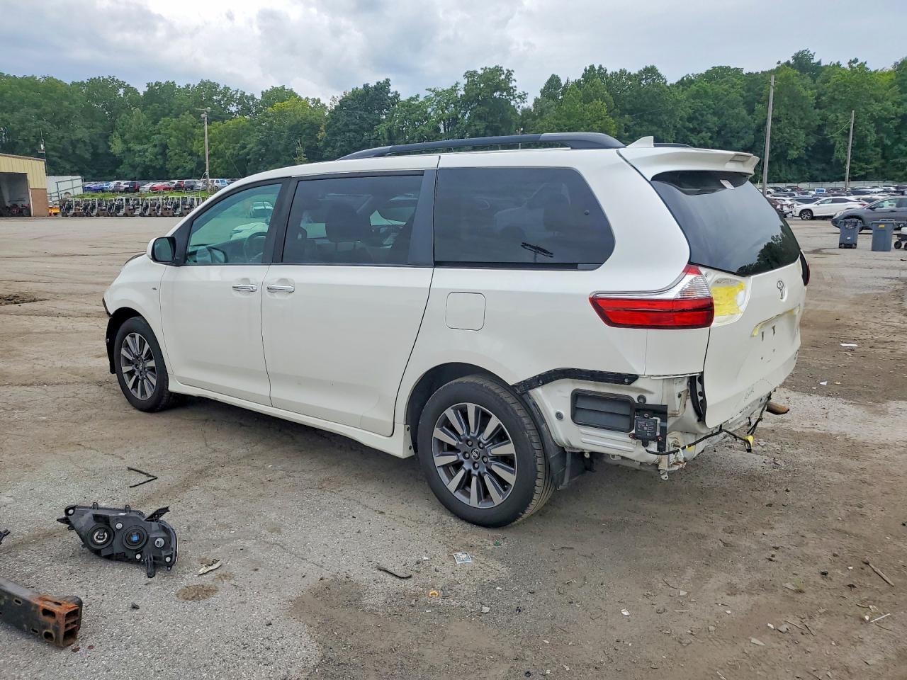 2020 TOYOTA SIENNA XLE 7-PASSENGER — снимка 2