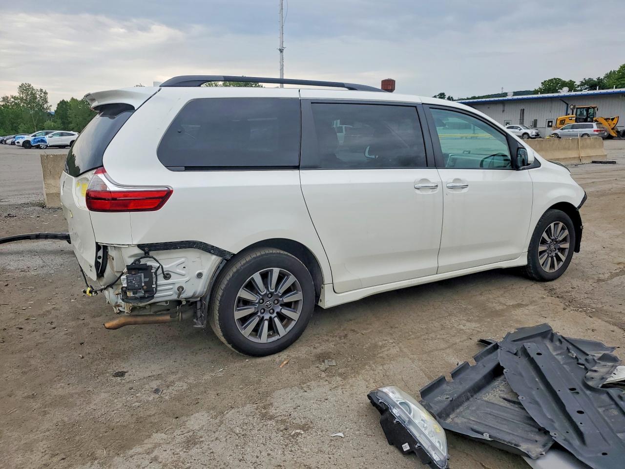 2020 TOYOTA SIENNA XLE 7-PASSENGER — снимка 3