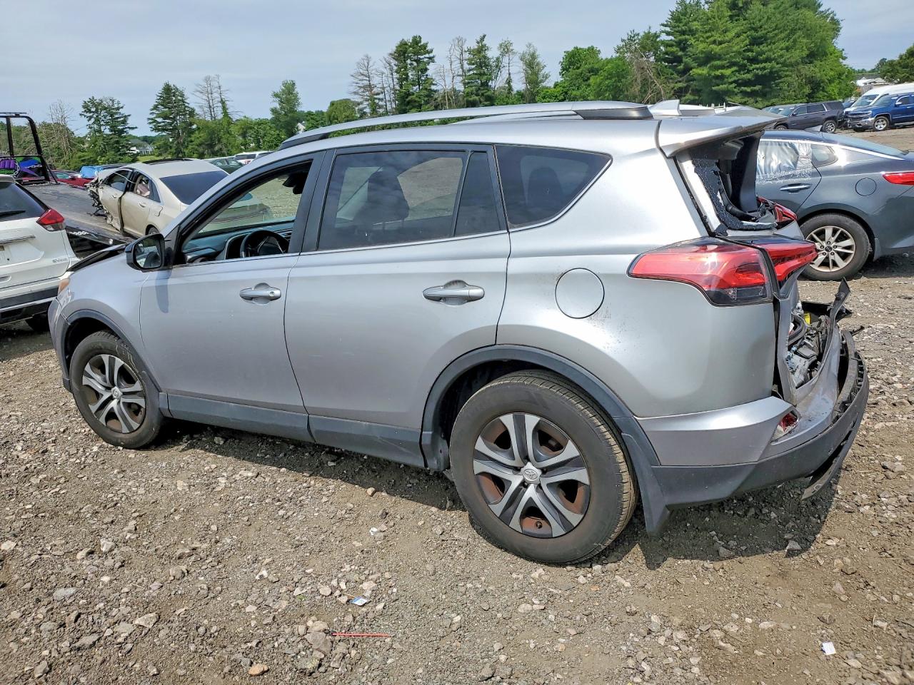 2017 TOYOTA RAV4 LE — снимка 2