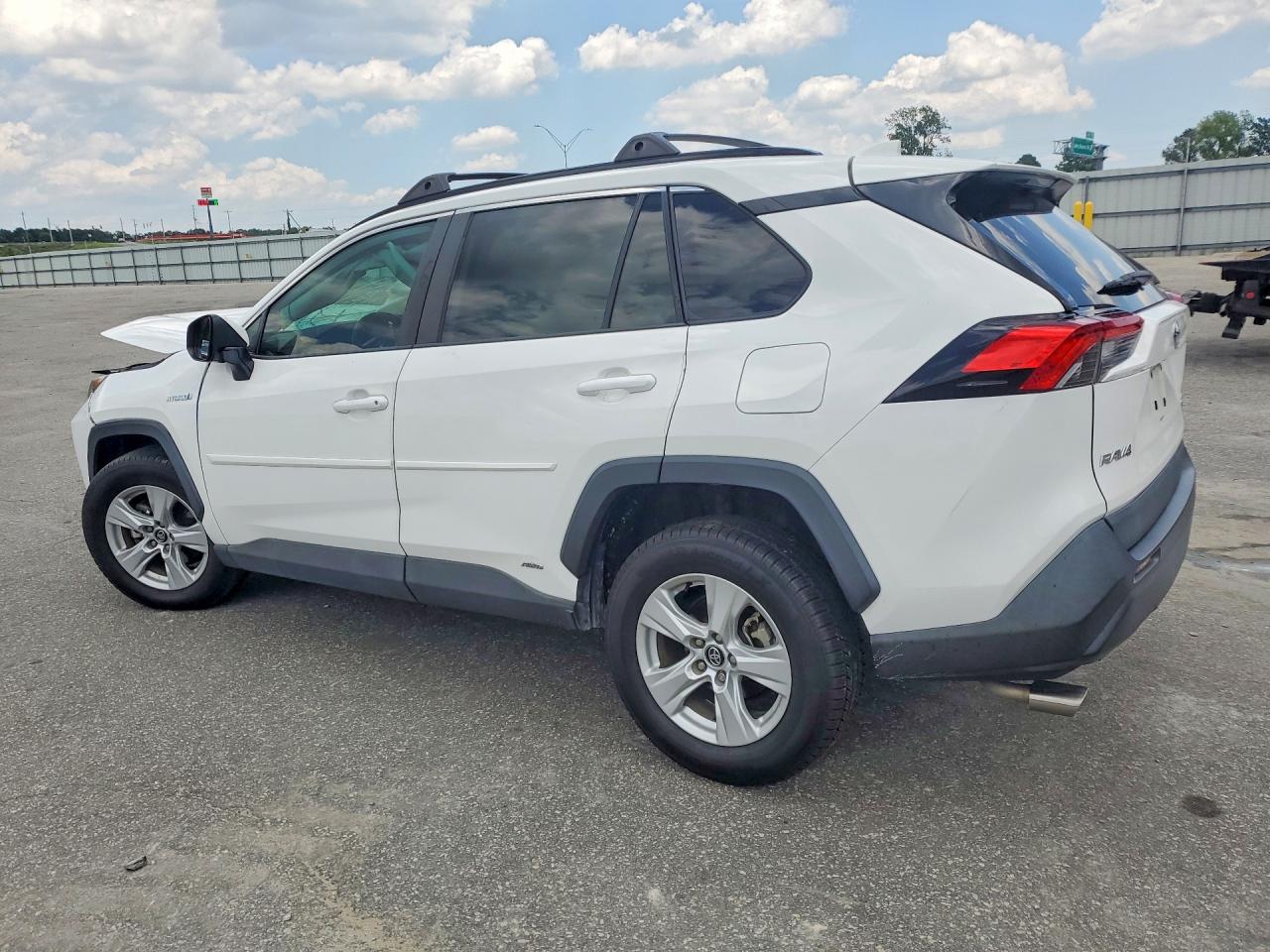 2020 TOYOTA RAV4 HYBRID XLE — снимка 2