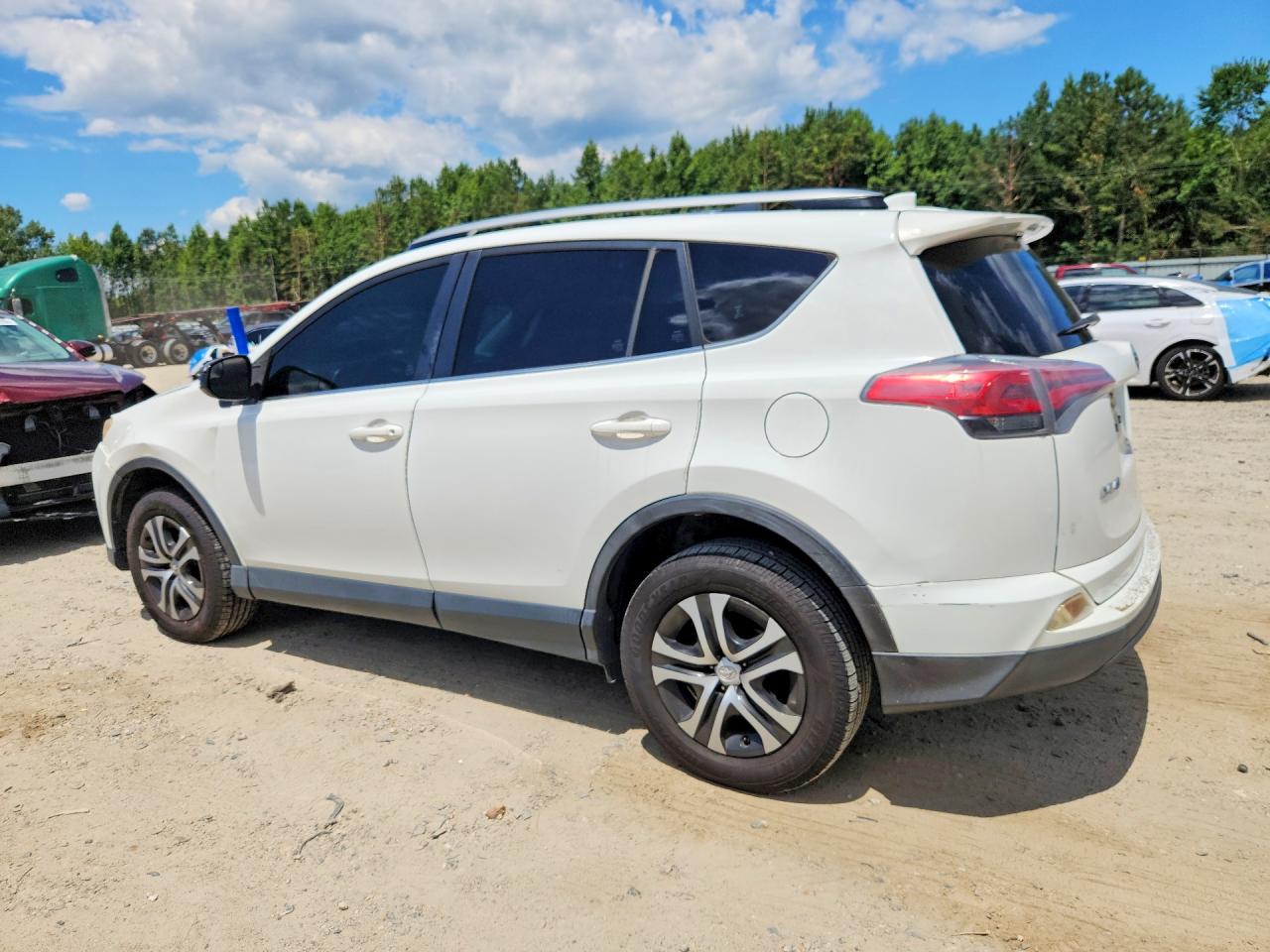 2017 TOYOTA RAV4 LE — снимка 2
