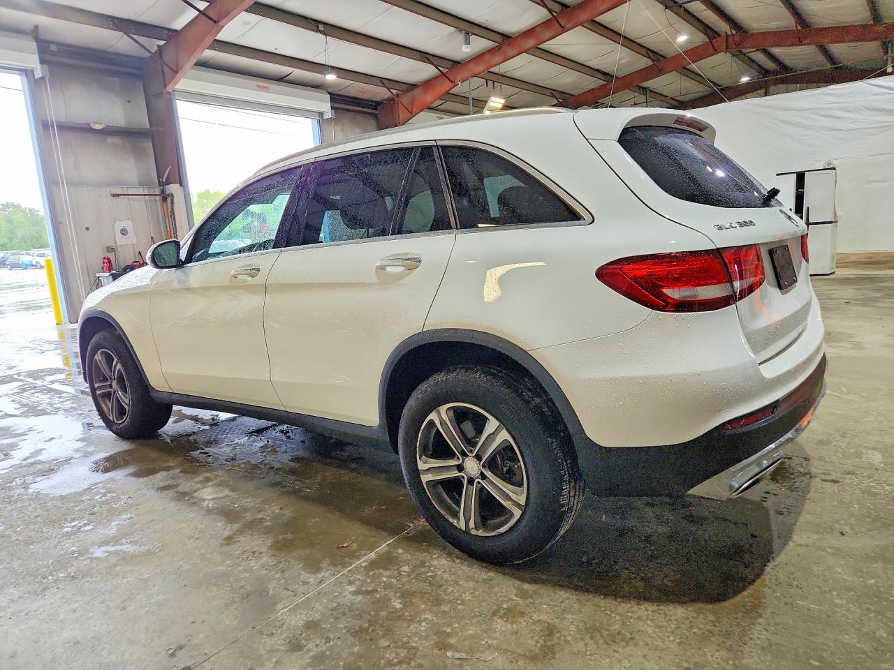 2017 MERCEDES-BENZ GLC 300 4MATIC — снимка 2
