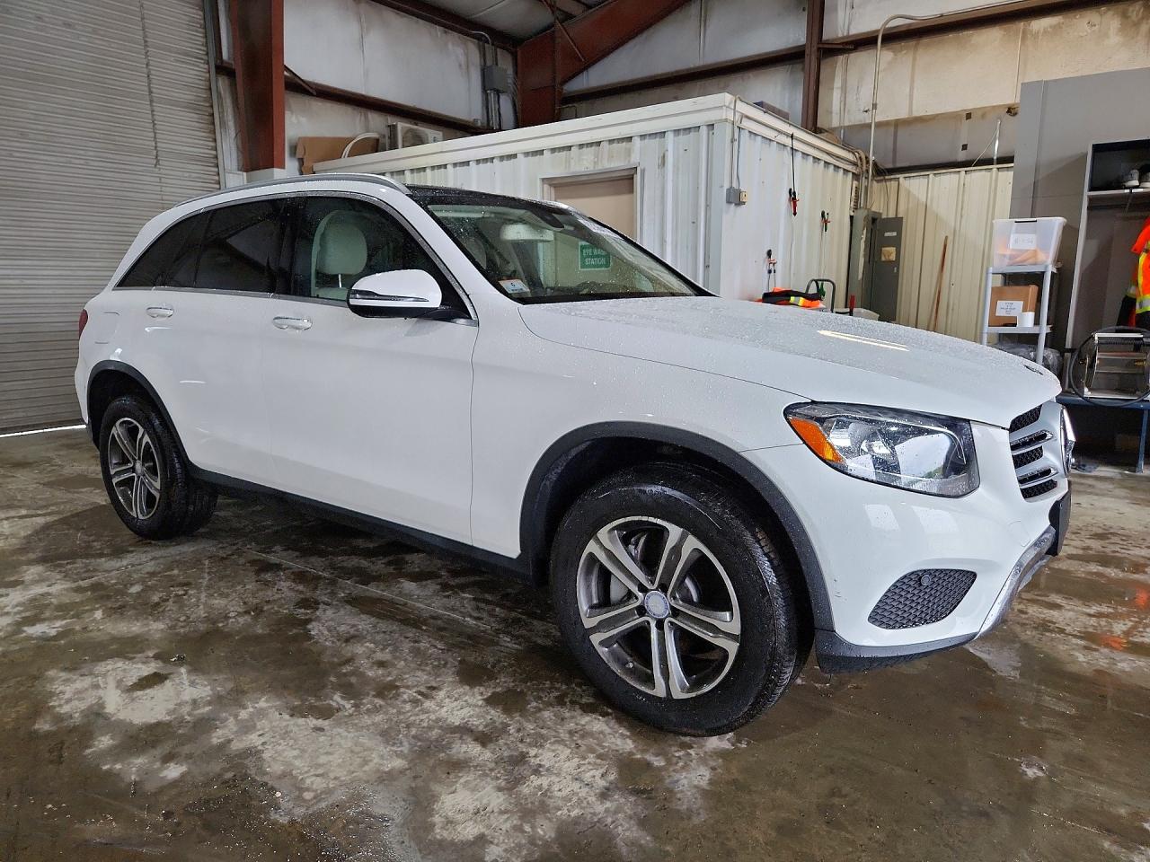 2017 MERCEDES-BENZ GLC 300 4MATIC — снимка 4