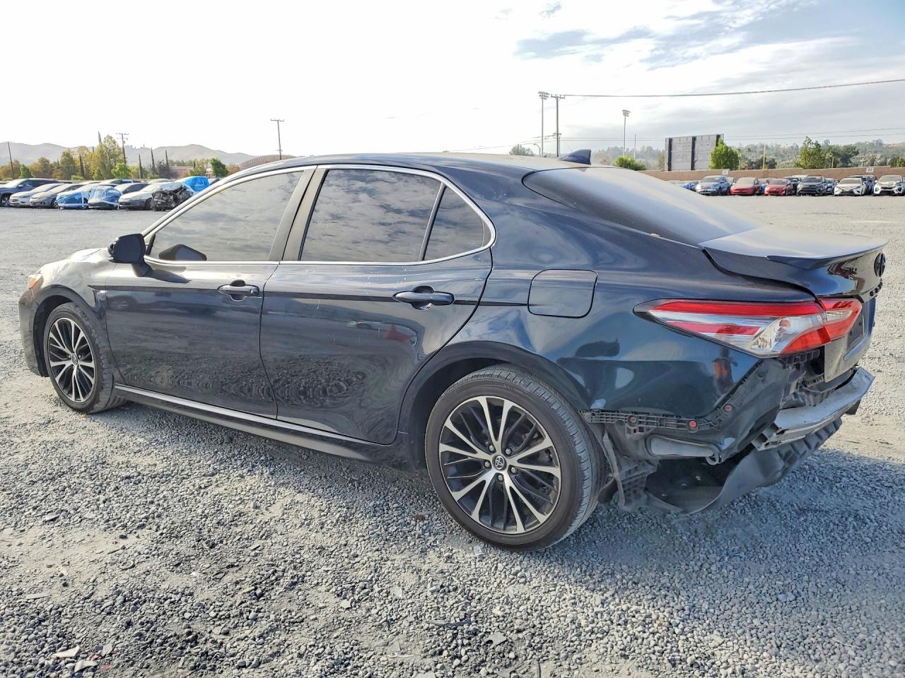 2019 TOYOTA CAMRY SE — снимка 2