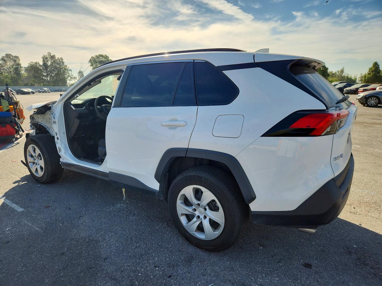 2020 TOYOTA RAV4 LE — снимка 2