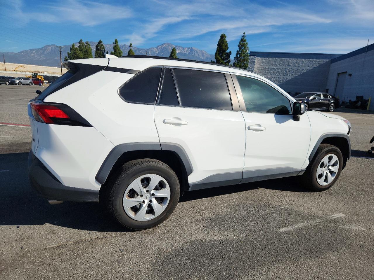 2020 TOYOTA RAV4 LE — снимка 3
