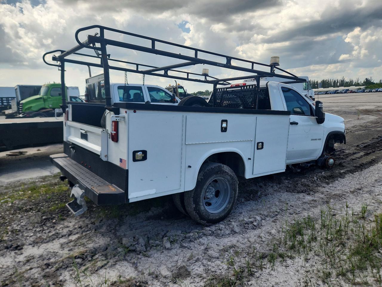 2023 CHEVROLET SILVERADO K3500 — снимка 3