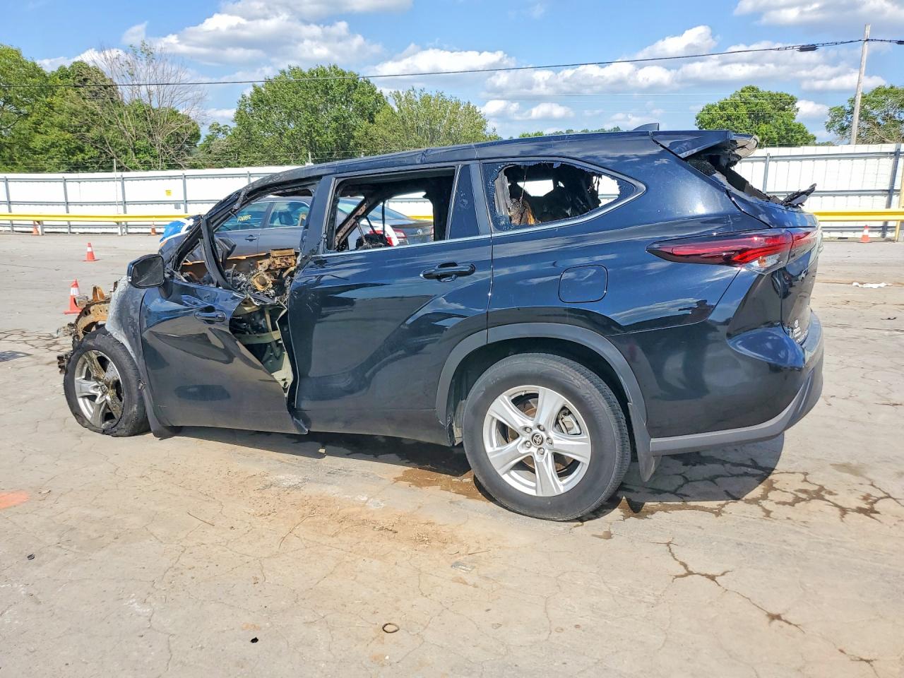 2024 TOYOTA HIGHLANDER LE — снимка 2