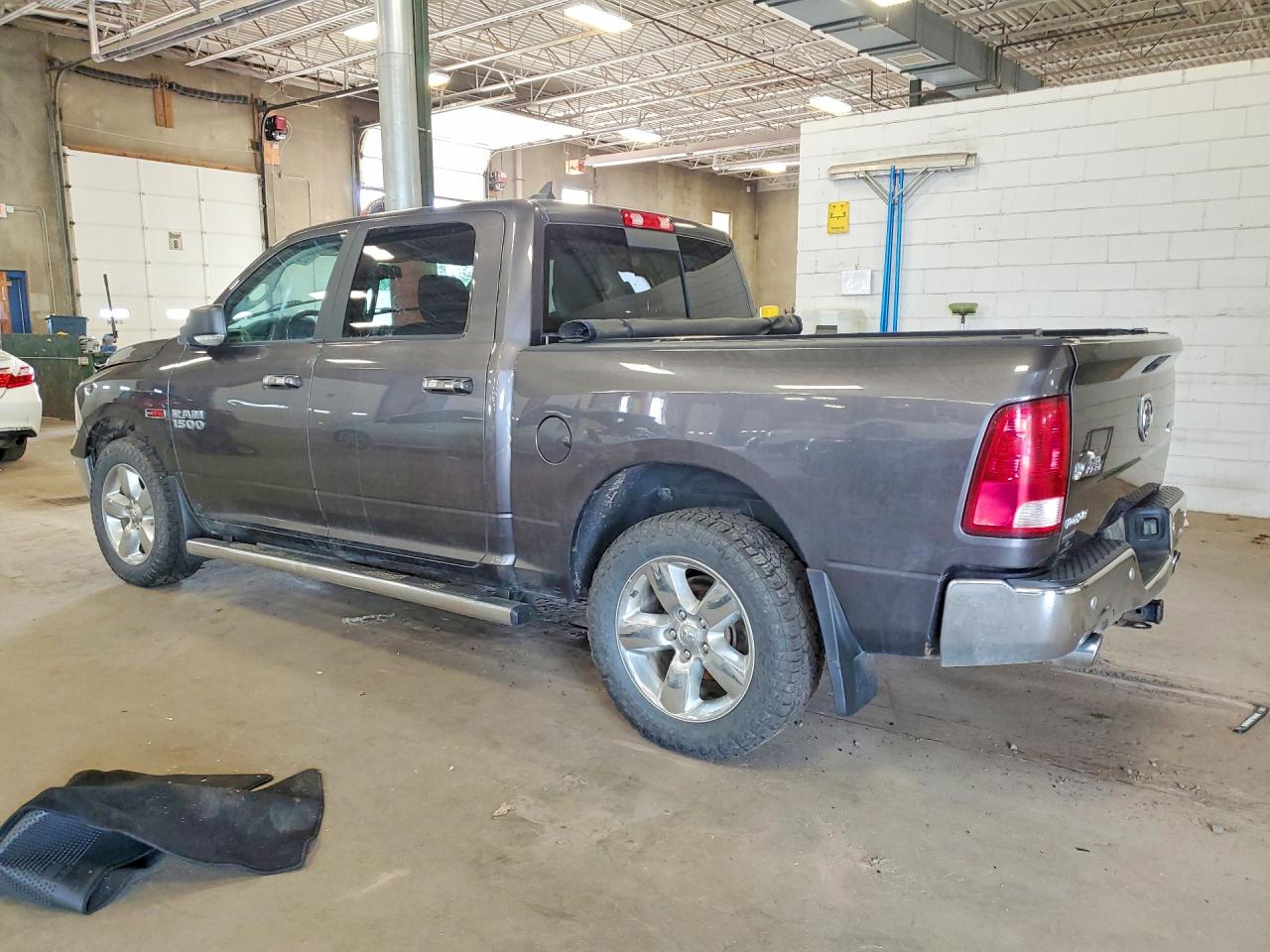 2018 RAM 1500 SLT — снимка 2