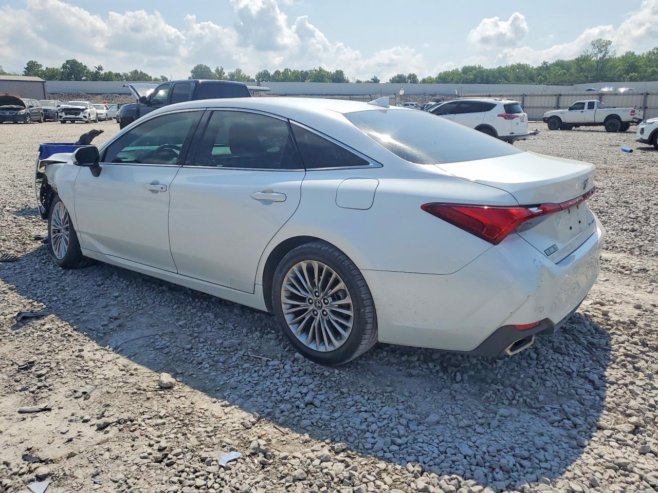 2019 TOYOTA AVALON LIMITED — снимка 2