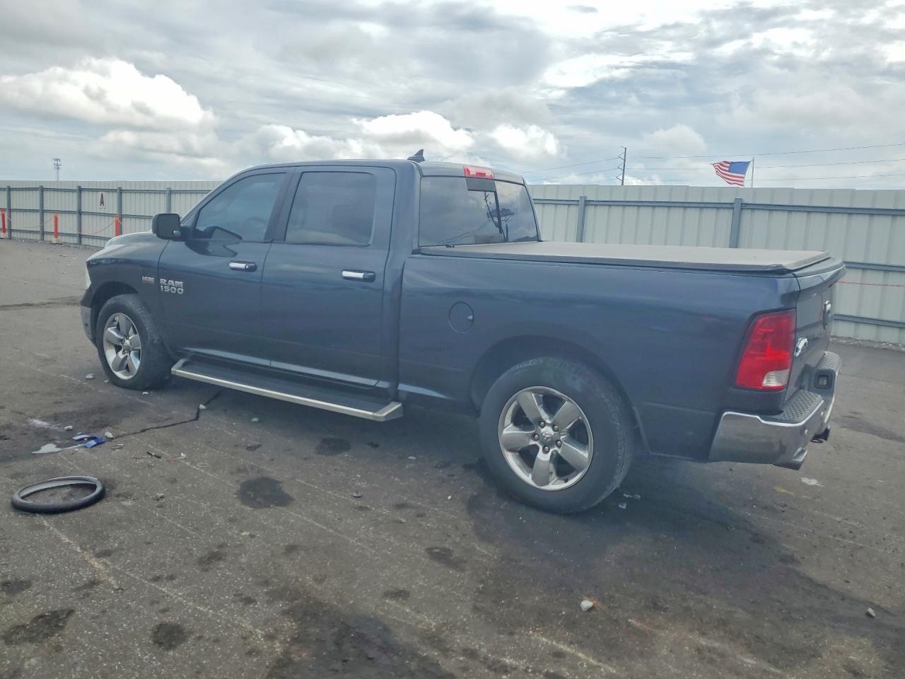 2017 RAM 1500 SLT — снимка 2