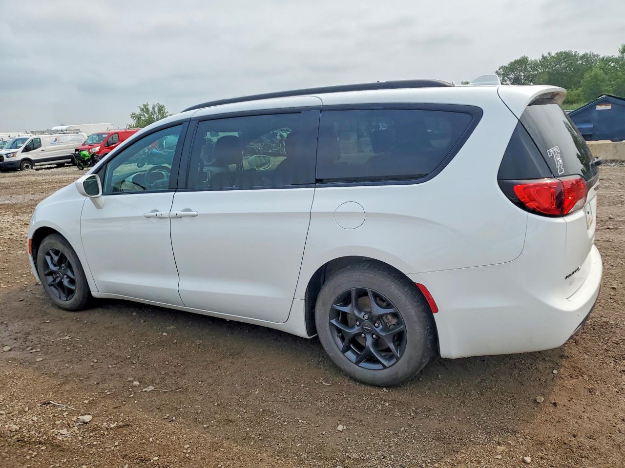 2019 CHRYSLER PACIFICA TOURING L — снимка 2