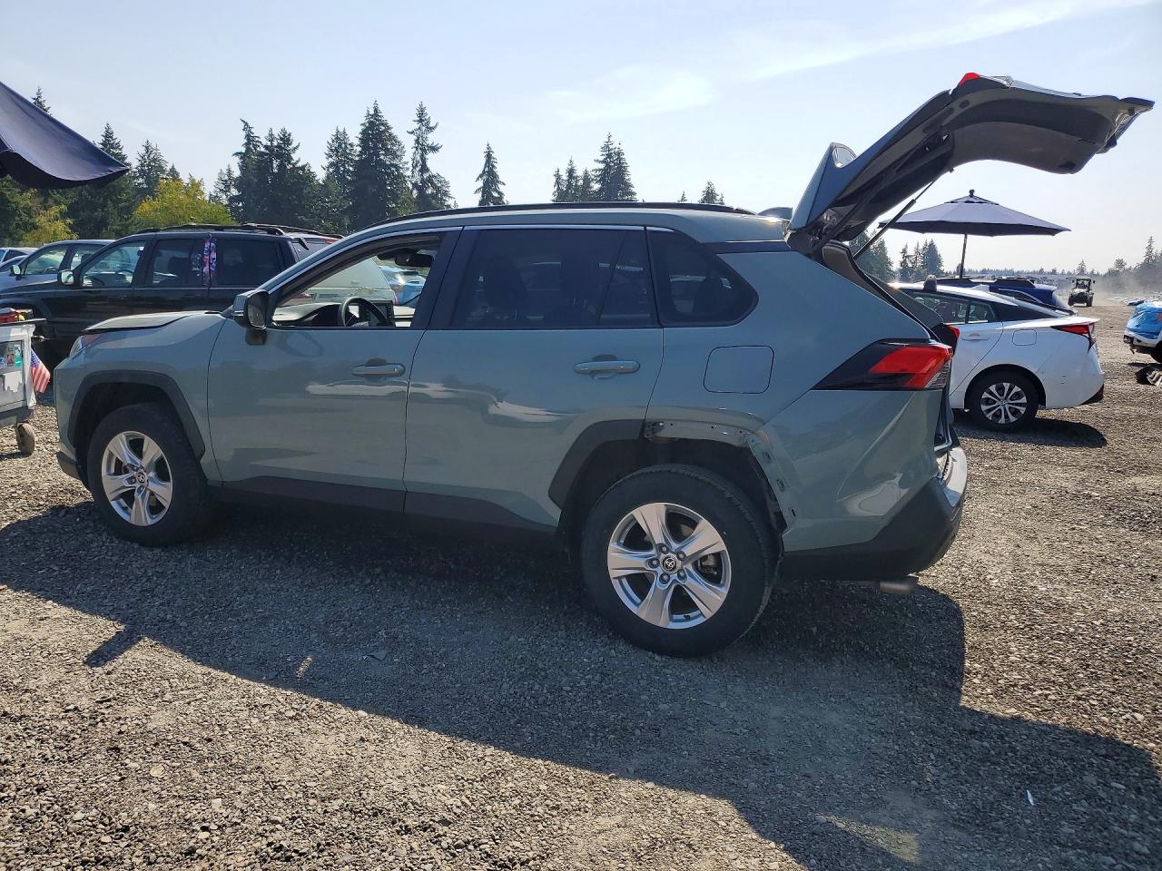 2020 TOYOTA RAV4 XLE — снимка 2