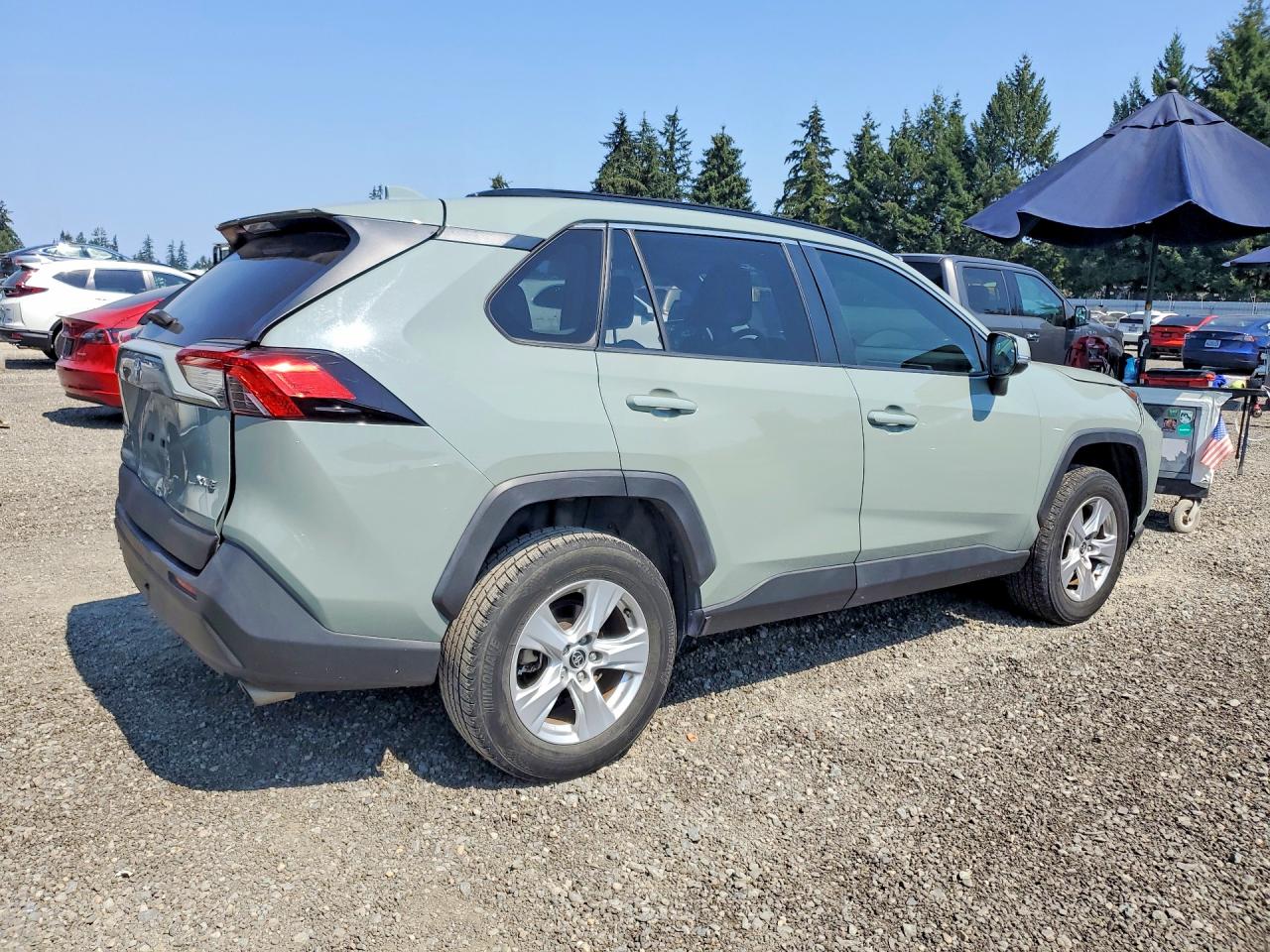 2020 TOYOTA RAV4 XLE — снимка 3