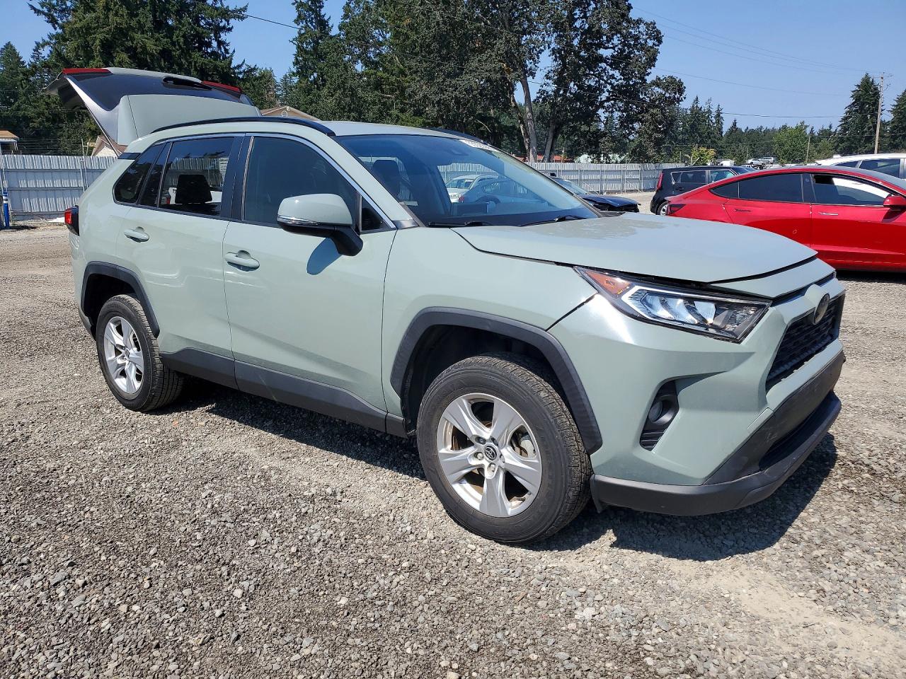 2020 TOYOTA RAV4 XLE — снимка 4