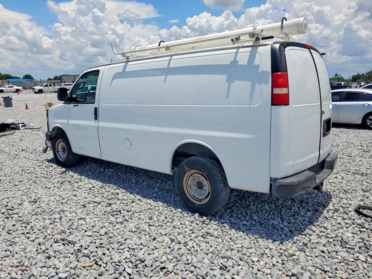 2017 CHEVROLET EXPRESS G2500 — снимка 2