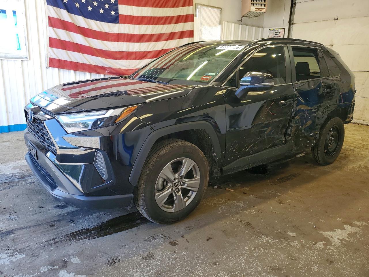 2023 TOYOTA RAV4 HYBRID XLE