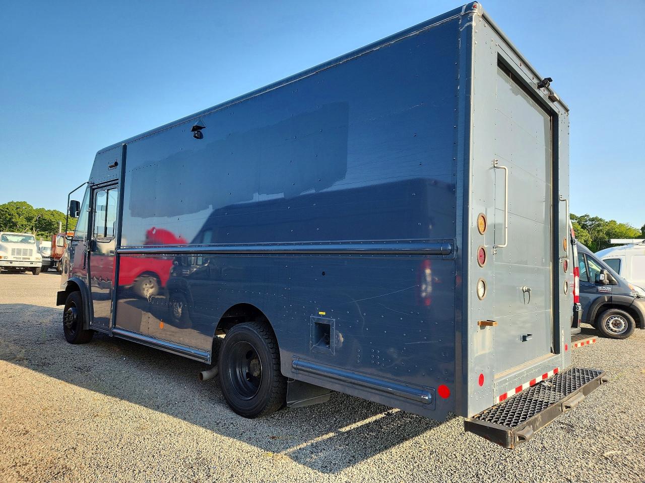 2021 FORD F59 — снимка 2