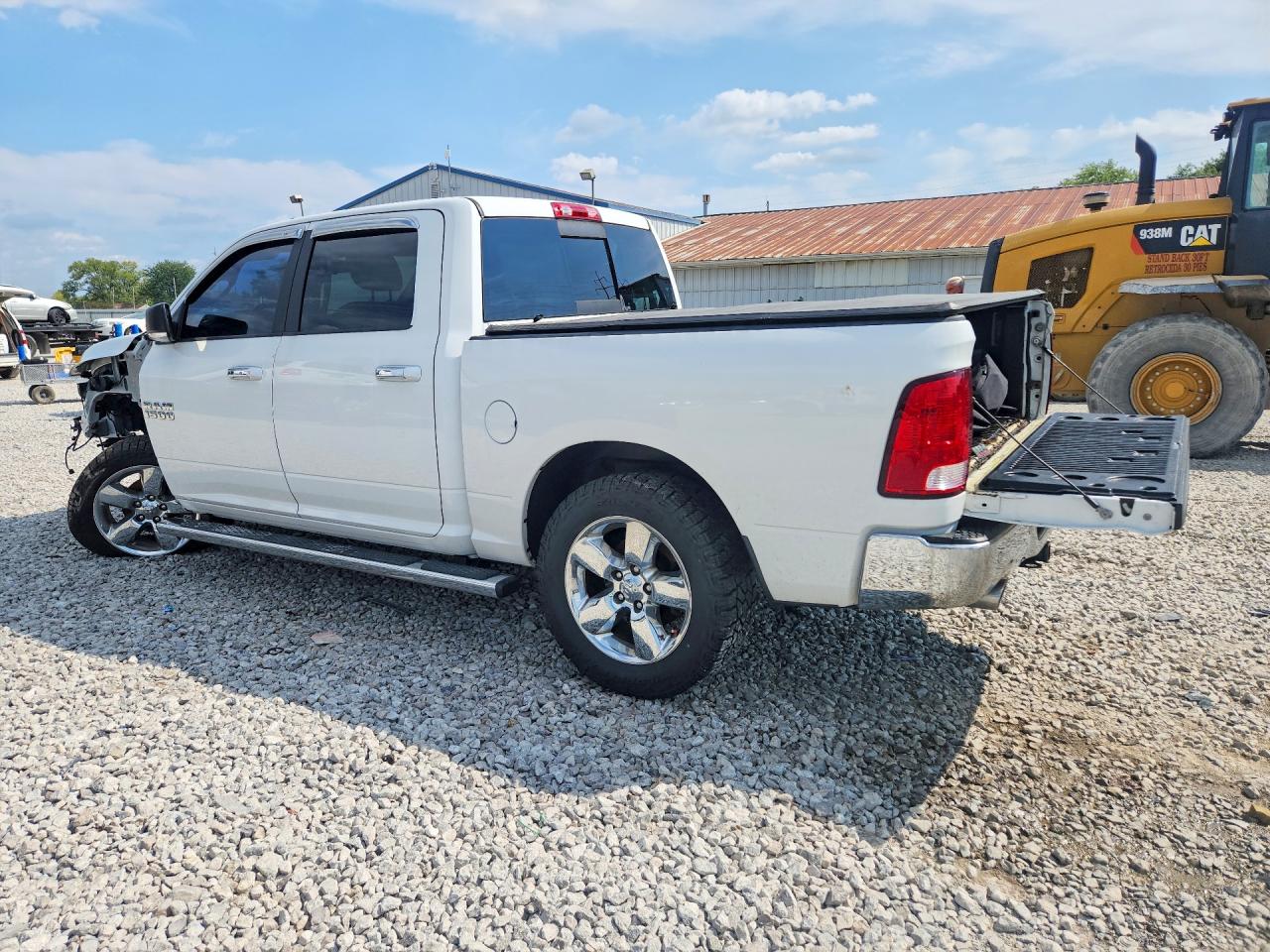 2017 RAM 1500 SLT — снимка 2
