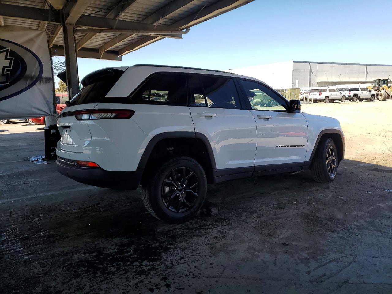 2025 JEEP GRAND CHEROKEE LAREDO — снимка 3
