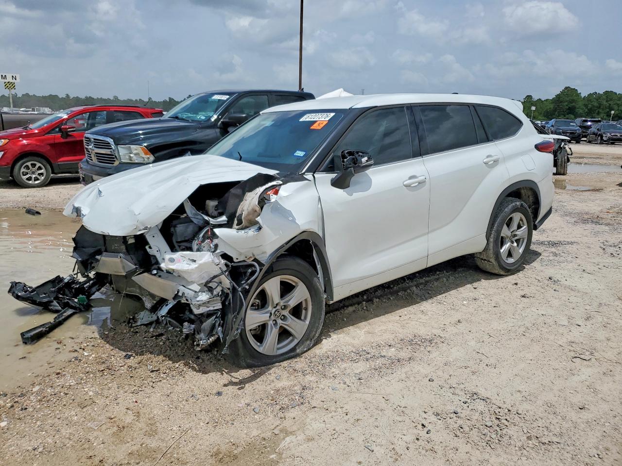 2022 TOYOTA HIGHLANDER LE