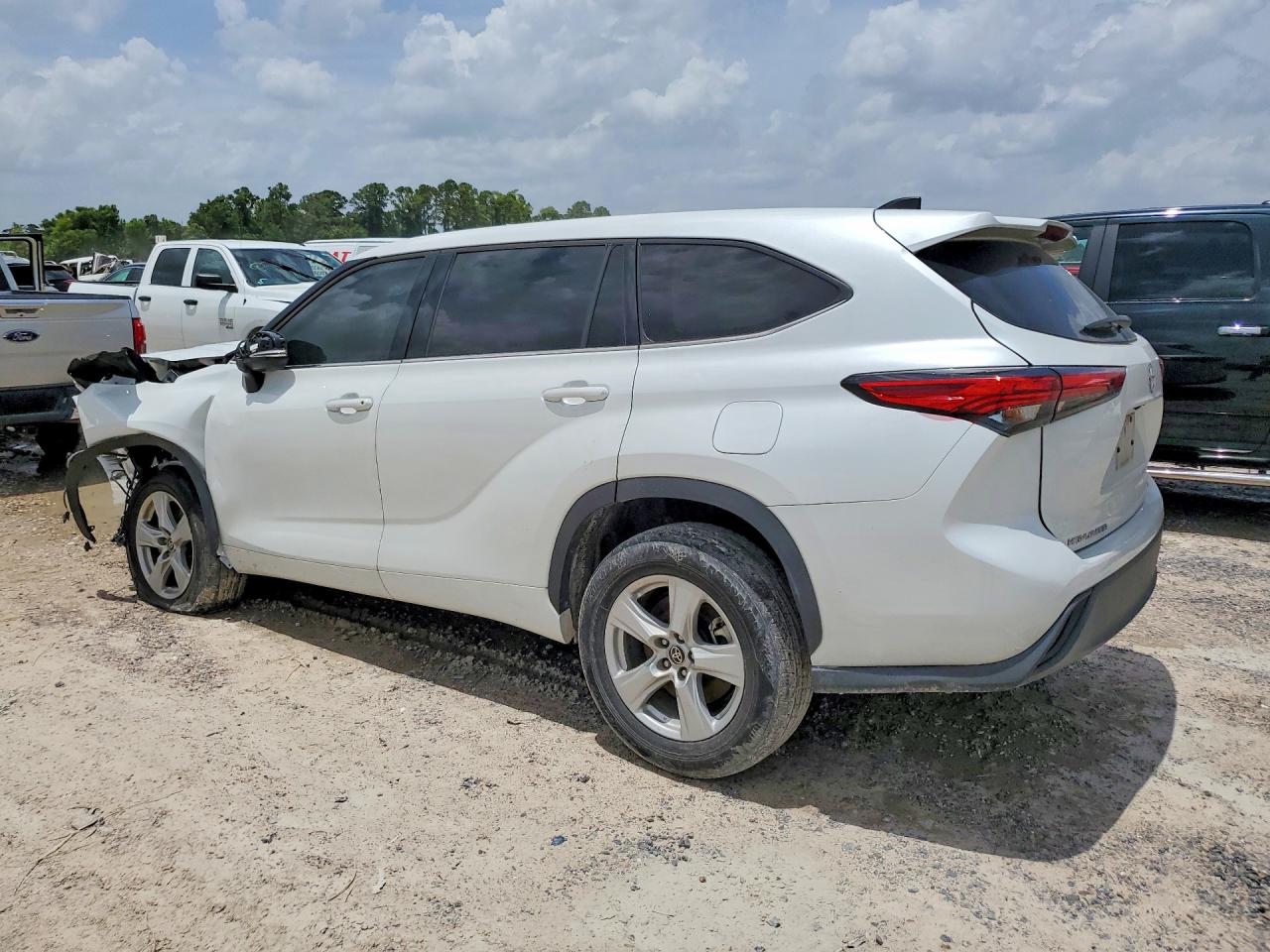 2022 TOYOTA HIGHLANDER LE — снимка 2