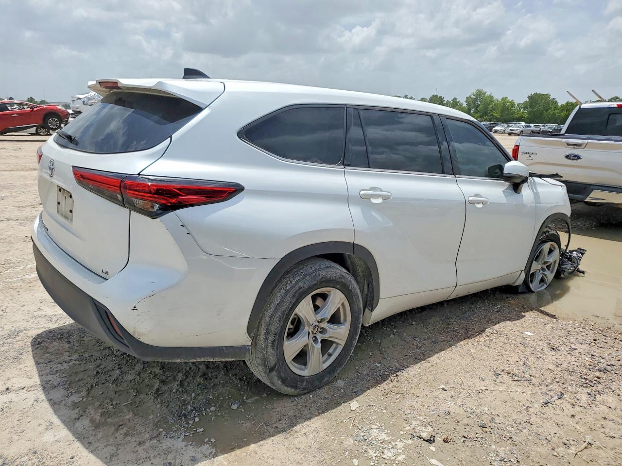 2022 TOYOTA HIGHLANDER LE — снимка 3