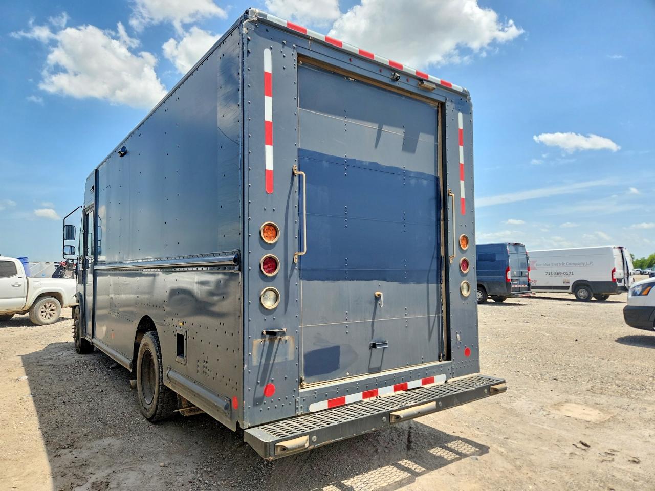 2021 FORD F59 — снимка 2