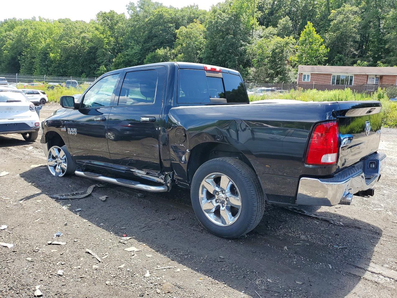 2017 RAM 1500 SLT — снимка 2
