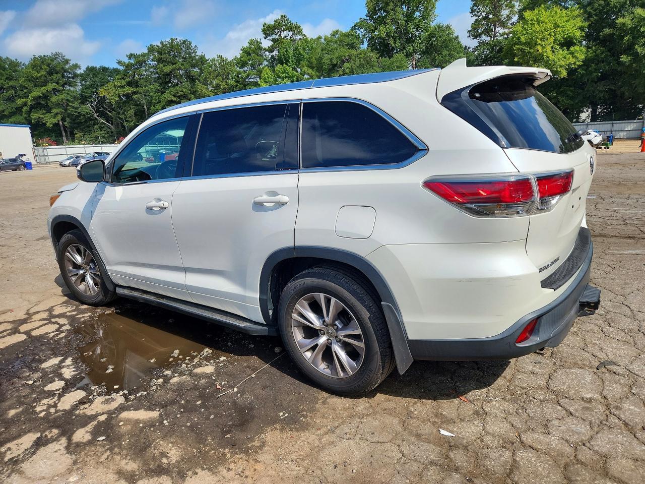 2015 TOYOTA HIGHLANDER XLE — снимка 2