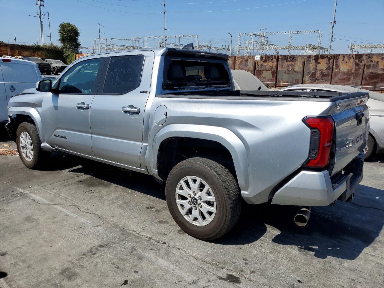 2025 TOYOTA TACOMA SR5 — снимка 2