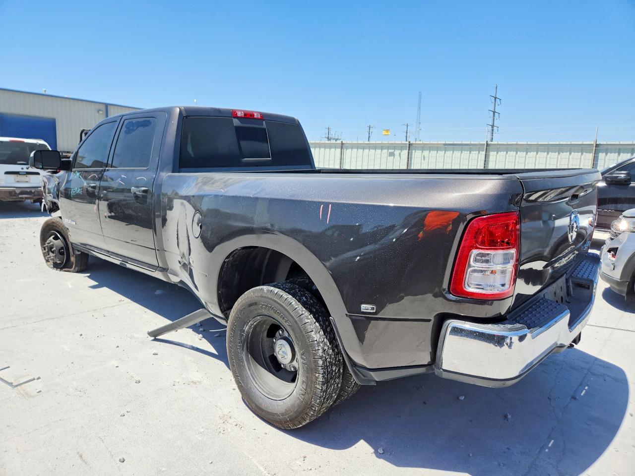 2022 RAM 3500 TRADESMAN — снимка 2